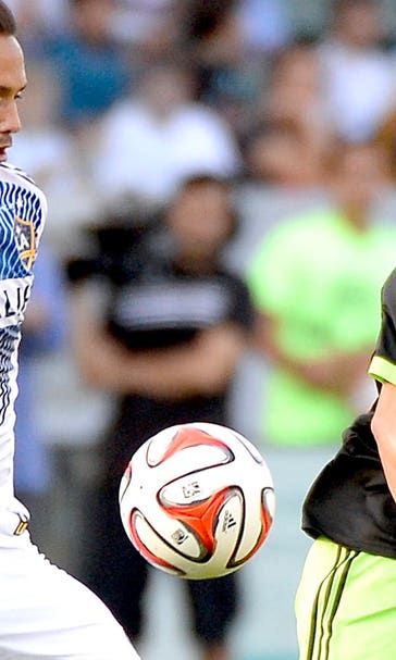 Galaxy edge Sounders, take slim lead in Western Conference final